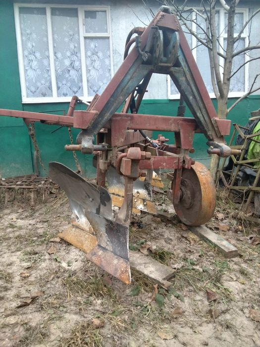 Продам  плуг  ПЛН 3-35
