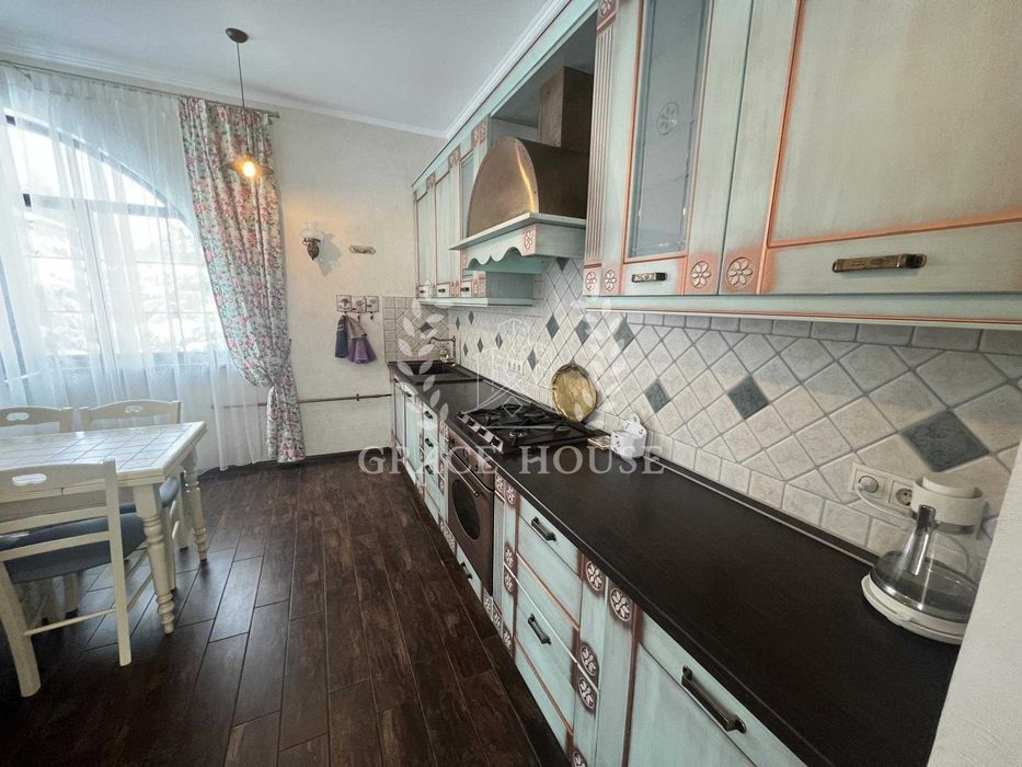 Продаж будинку 270м у лісу Старі Петрівці 15 соток землі перша лінія