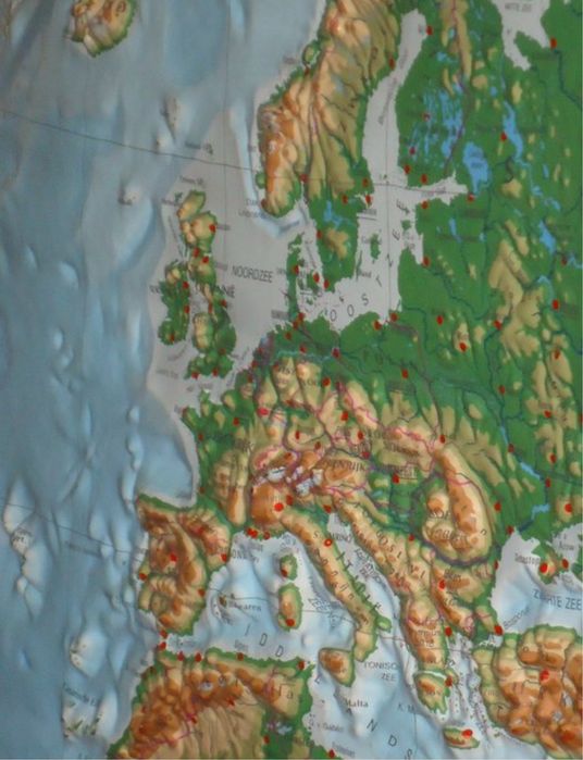 Giant World Map64862109361666121