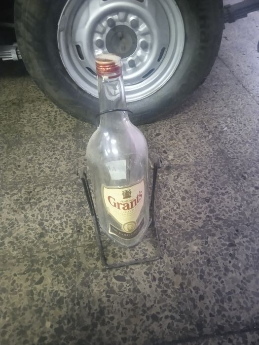 Garrafa whisky Grants