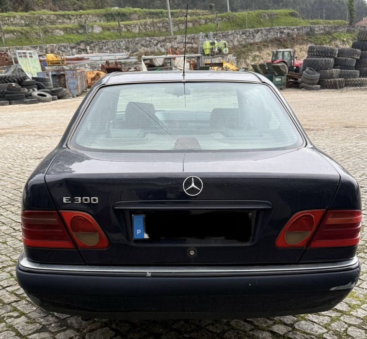 Mercedes-Benz E300 W210 3.0 Diesel – Clássico