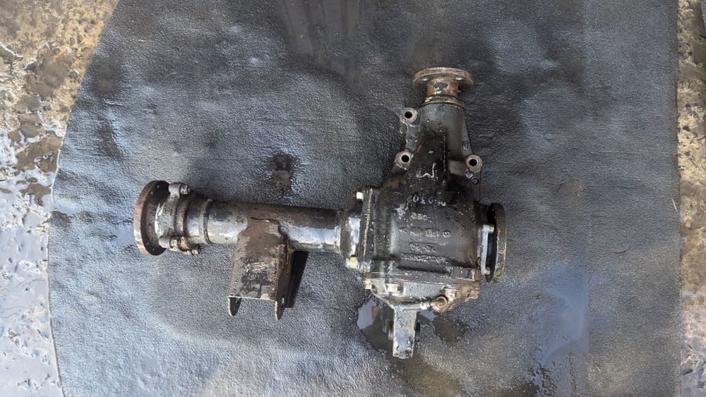 Передній міст редуктор диференціал Nissan Terrano 2.7 3.0  38511g2300