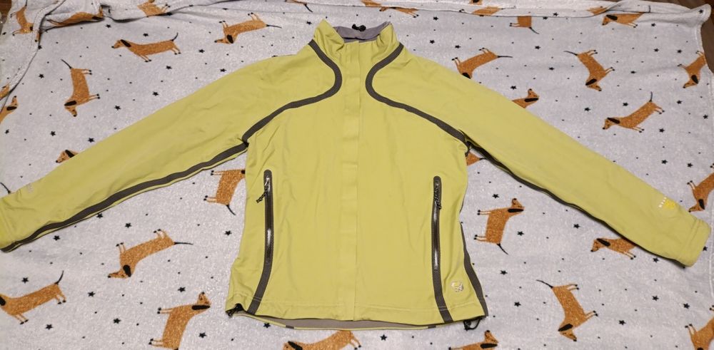 Водонепроникна гірська куртка (softshell),  розмір s