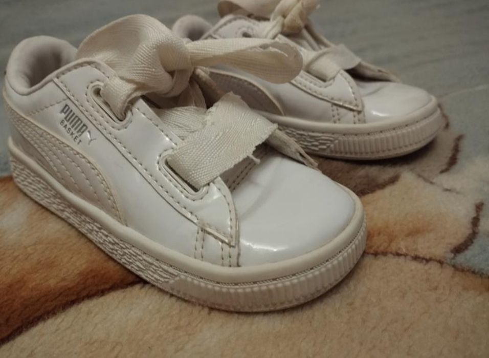 Белые лаковые кроссовки на девочку   4-5 лет puma basket