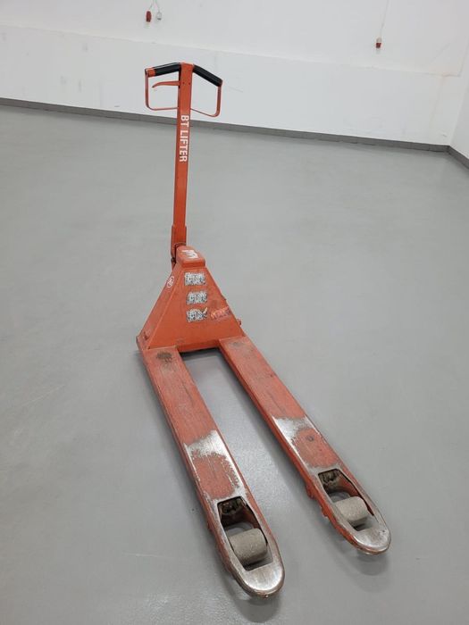 Stacker electrico + Porta Paletes