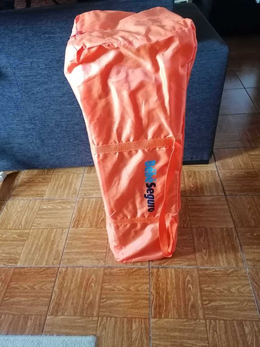 Cama de viagem laranja + colchão