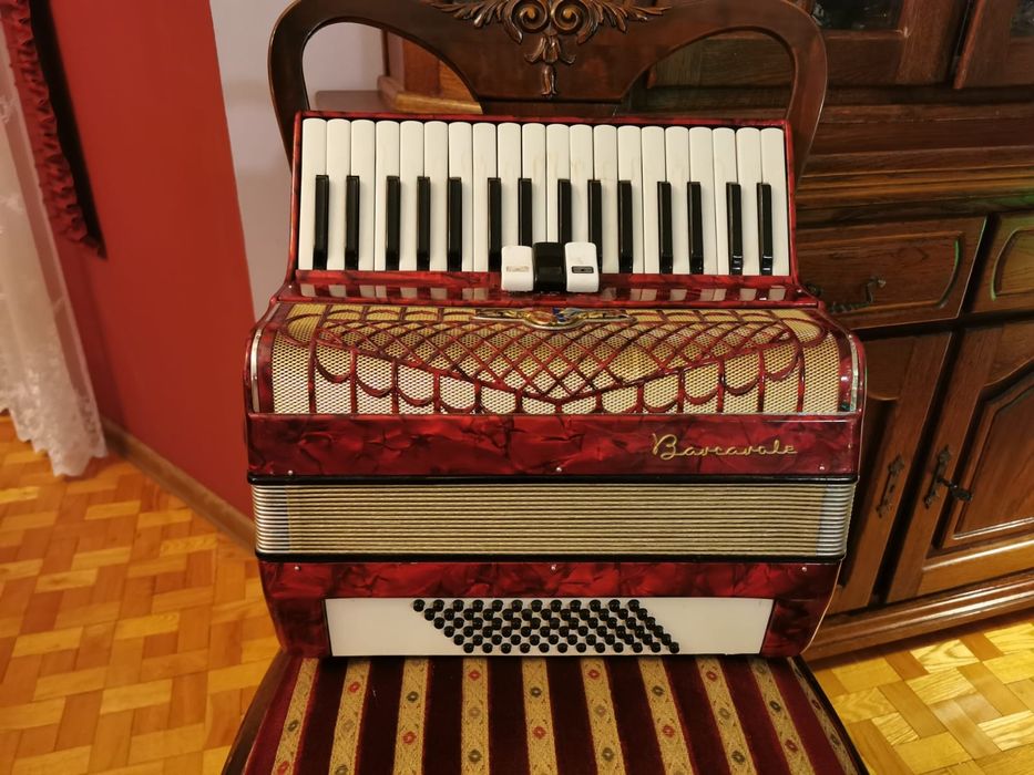 Akordeon Weltmeister Barcalore 72 basy z futerałem