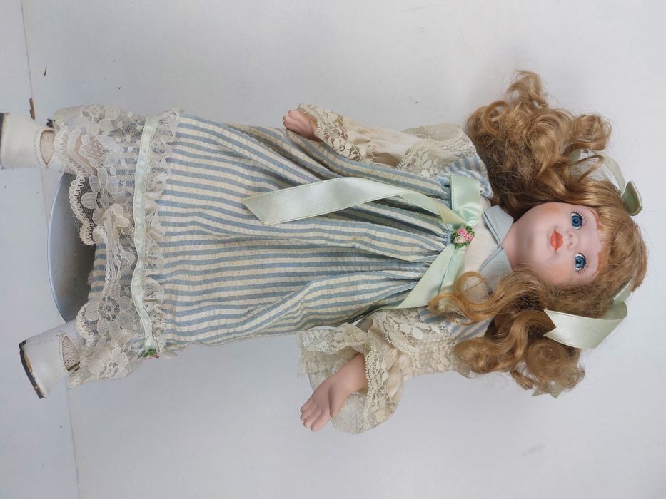 6 bonecas em porcelana de coleção