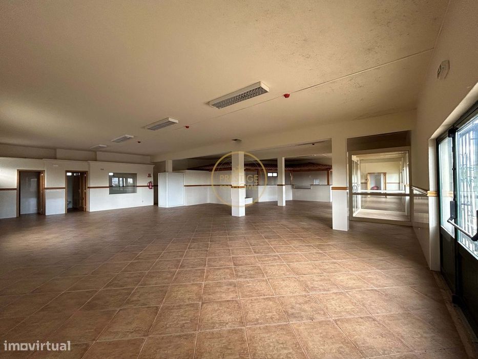 A venda prédio urbano destinado a indústria, restauração, eventos, em