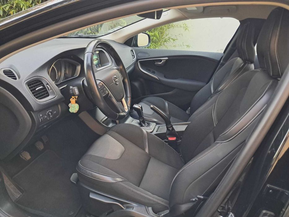 Carro Volvo v40d3