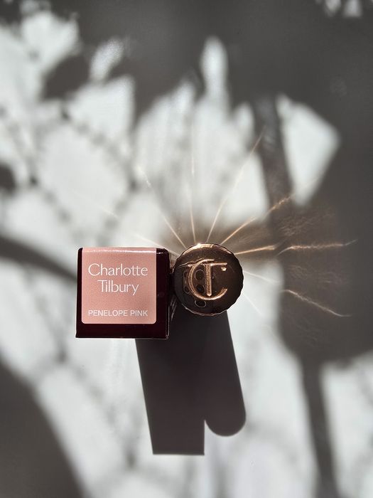 Charlotte Tilbury Kissing Lipstick Penelope Pink