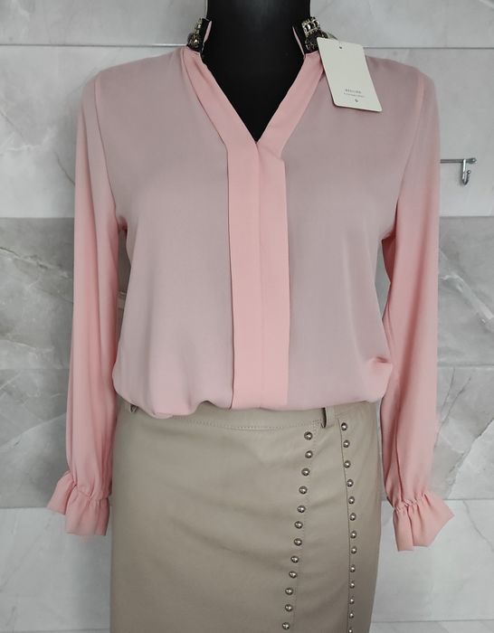 Elegancka koszula z dekoltem V ozdobny kołnierzyk .