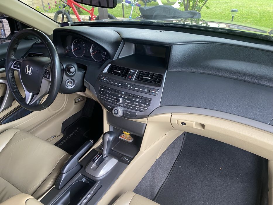 Хонда Аккорд Купе 3.5 2008г.