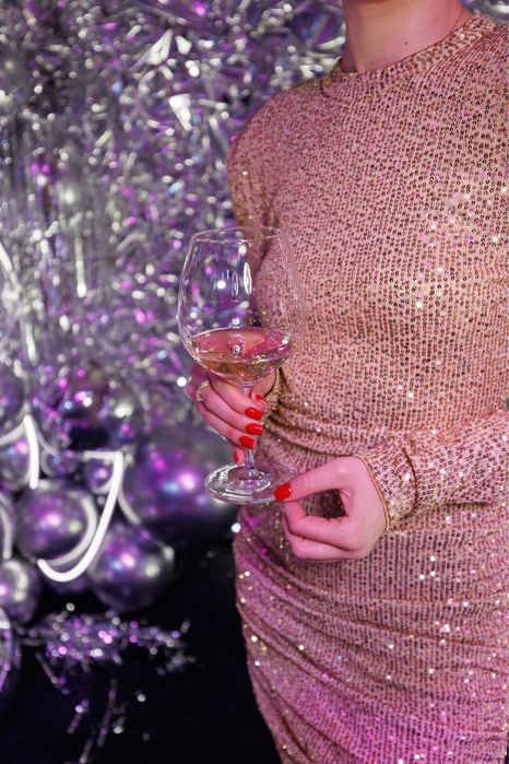 Сукня святкова в паєтки з голою спиною