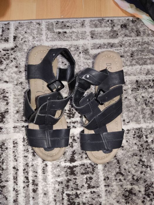 Sandały na koturnie 36