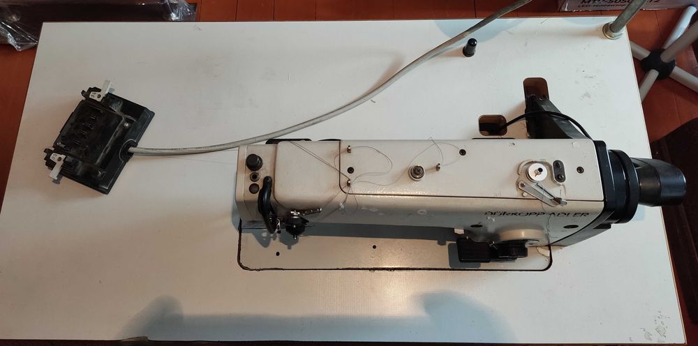 Промышленная швейная машинка DURKOPP ADLER 271-140042 Италия