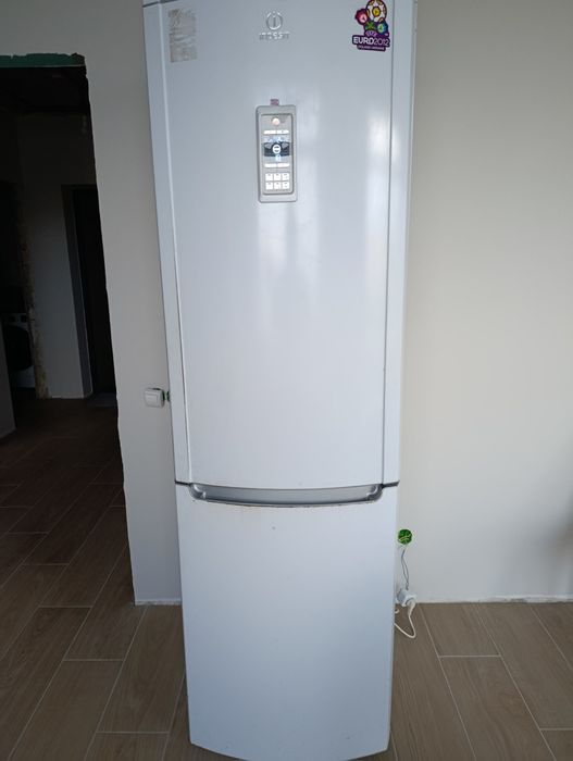 Холодильник Indesit. Б/у