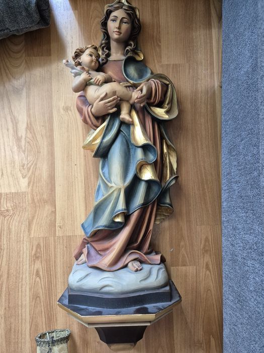 Madonna z dzieciątkiem z drewna