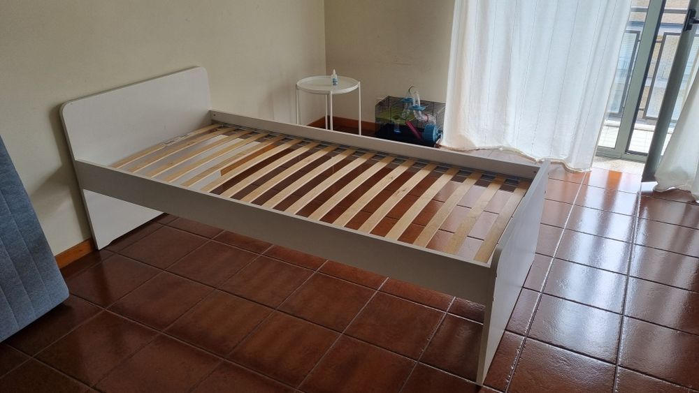 Cama IKEA SLAKT com colchão de molas | COMO NOVA