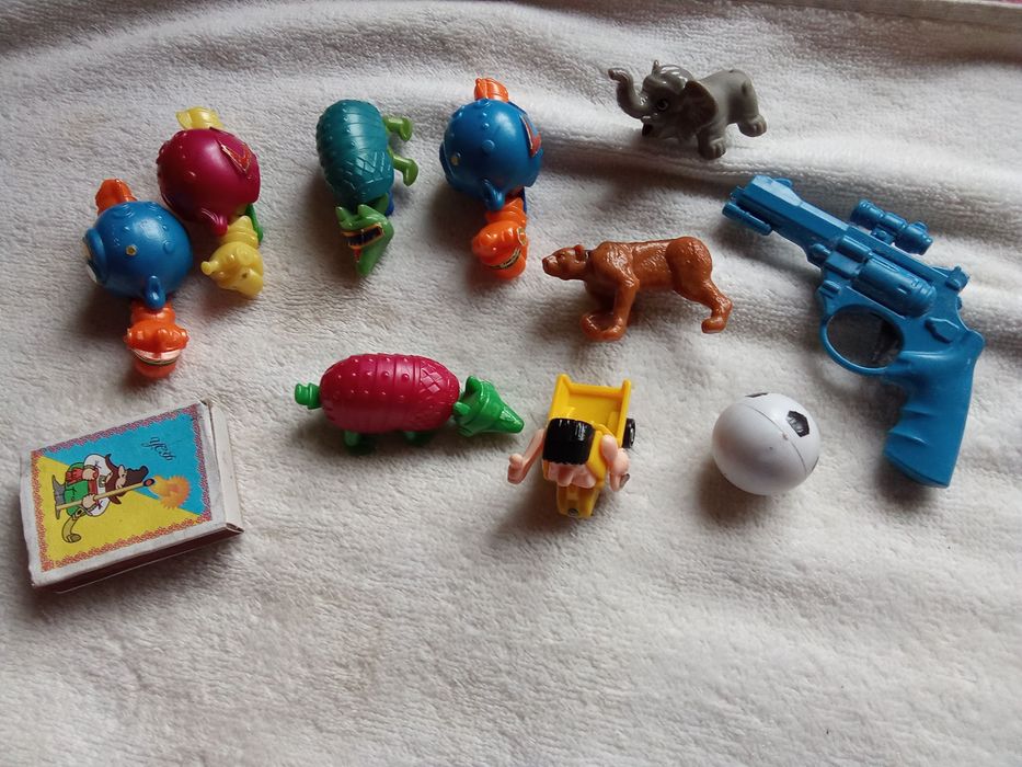 Іграшки кіндер ціна за всі