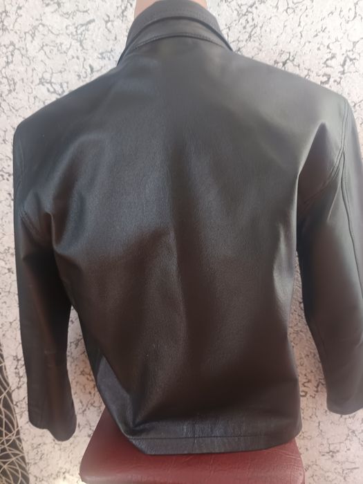 Жіноча шкіряна куртка