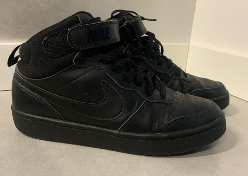 Nike Court Borough чорні кросівки 38,5 розмір шкіряні