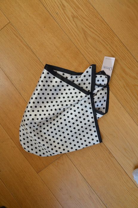 apaszka chusta w grochy czarne 66x66