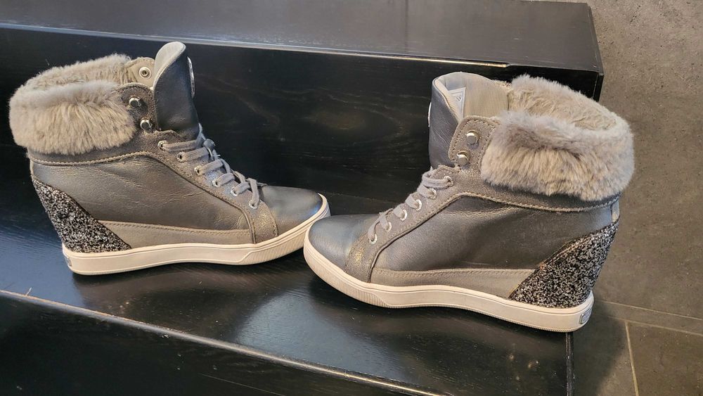 Sneakersy GUESS r.37 srebrne