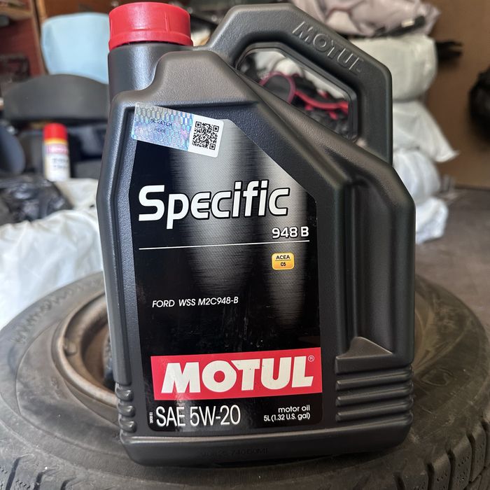 Олія автомобільна Motul