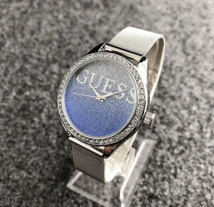 Жіночий наручний годинник під Guess KLB