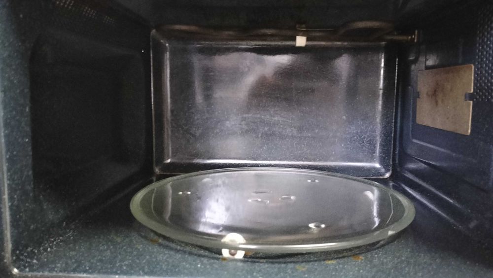 Micro-ondas Samsung GE732K - 20 L - 750 W em óptimo estado