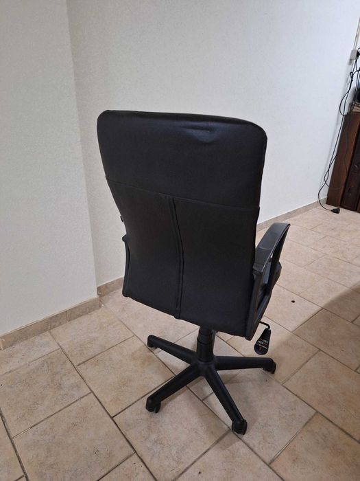 Eleve o seu conforto com uma Cadeira de Escritório impecável!