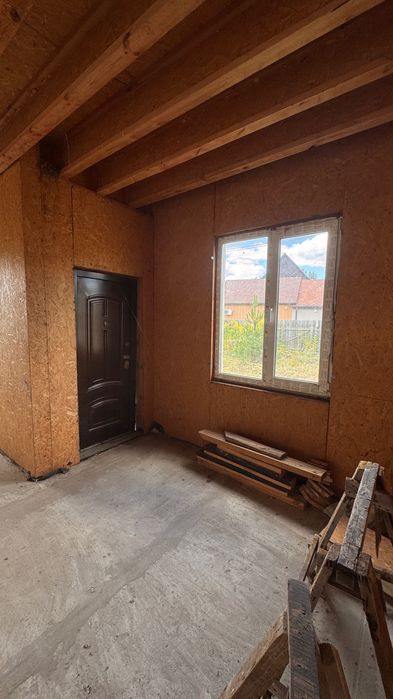 Продаж 1/2 будинку (дуплекс) 102 м2, 6 с земельної ділянки, Малютянка