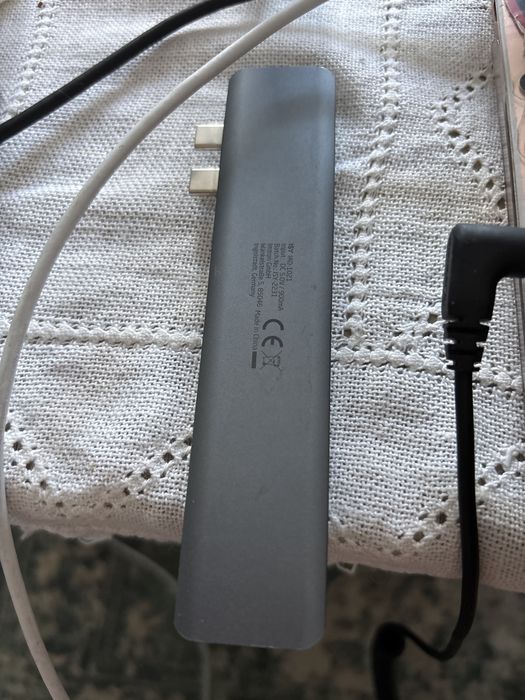 Isy iad-1021 hub usb c