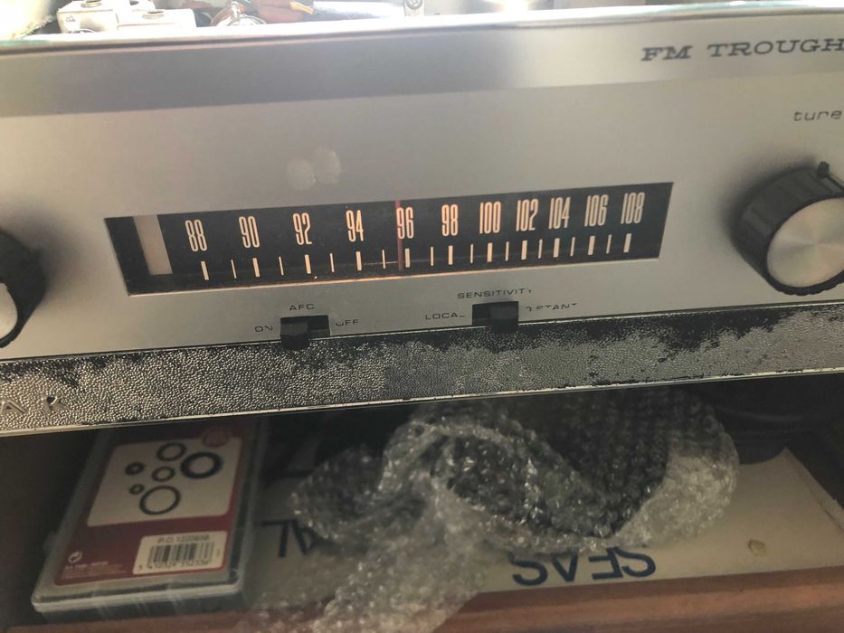 LEAK Trough Line FM 3 (tuner clássico)