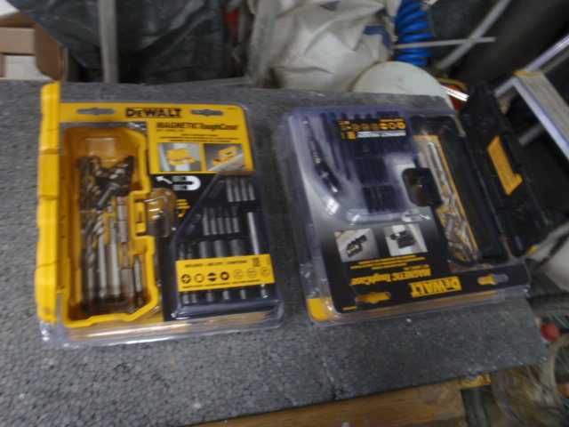 Kasetka magnet.(magnesy w pokrywie/klapce) DeWalt z akcesoriami/bitami