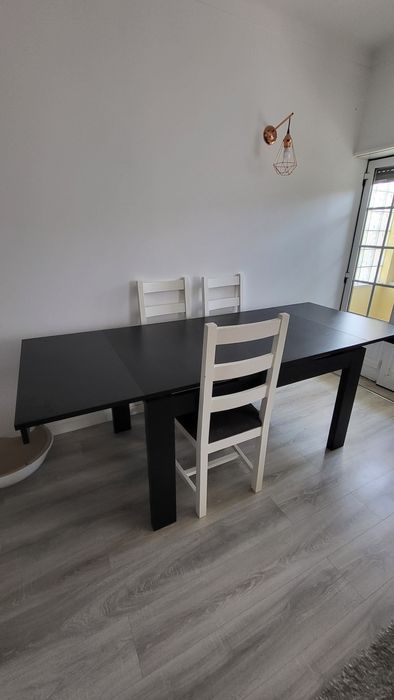 Conjunto mesa de jantar + cadeiras