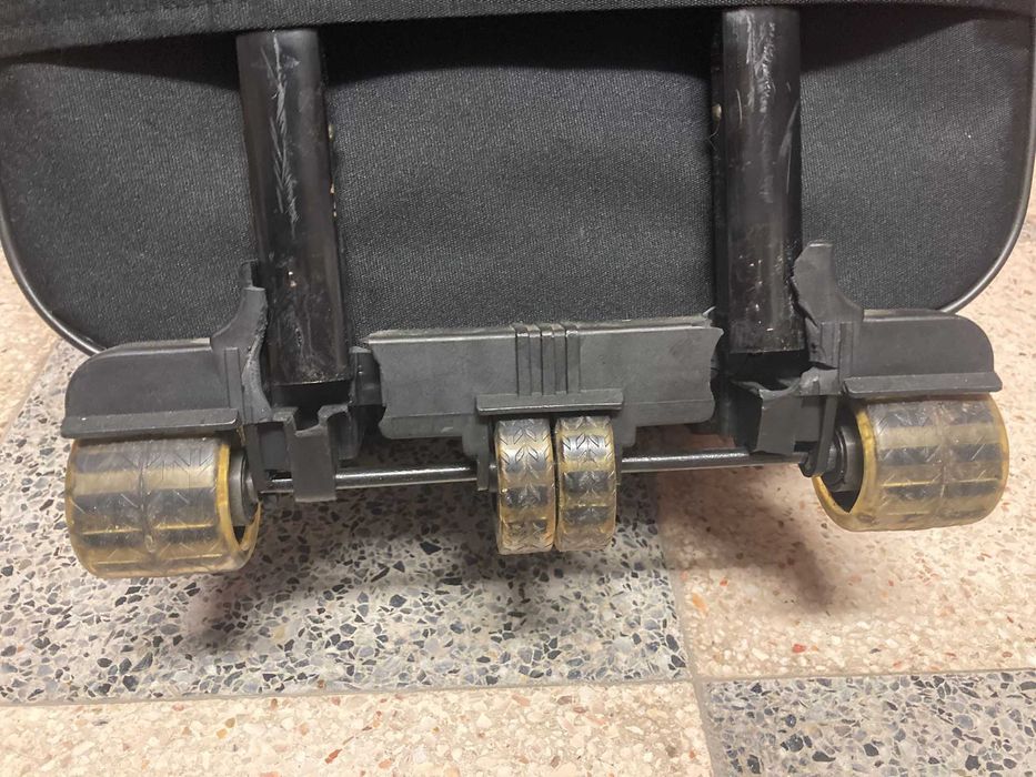 Mala de Viagem Preta com Rodas