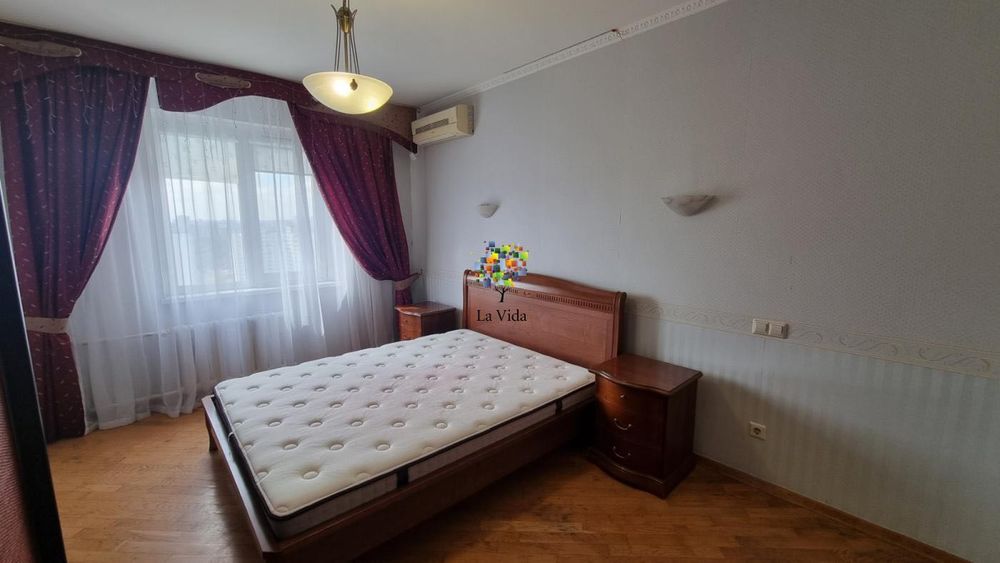 Продаж 2-к квартири з ремонтом та меблями, вул. Милославська, 45
