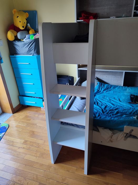 Beliche branco com arrumação