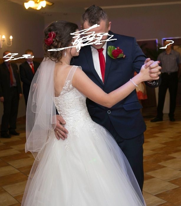 Zobacz... może ta suknia ślubna czeka na Ciebie Vanessa 1505