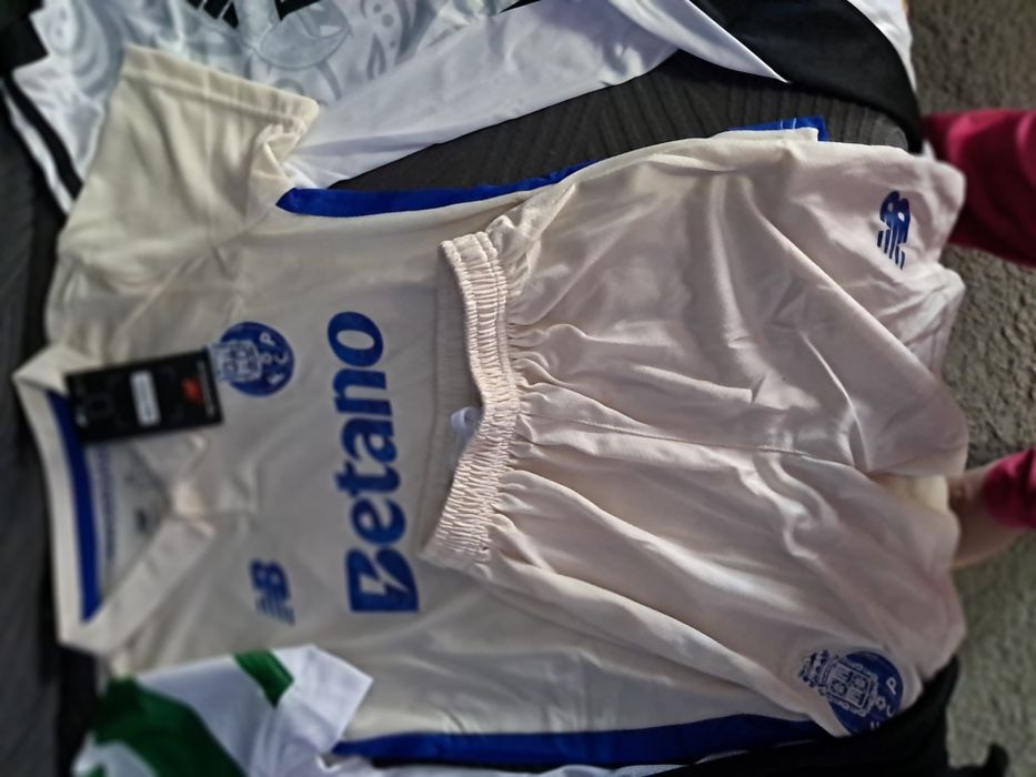 Conjunto  de futebol  para criança