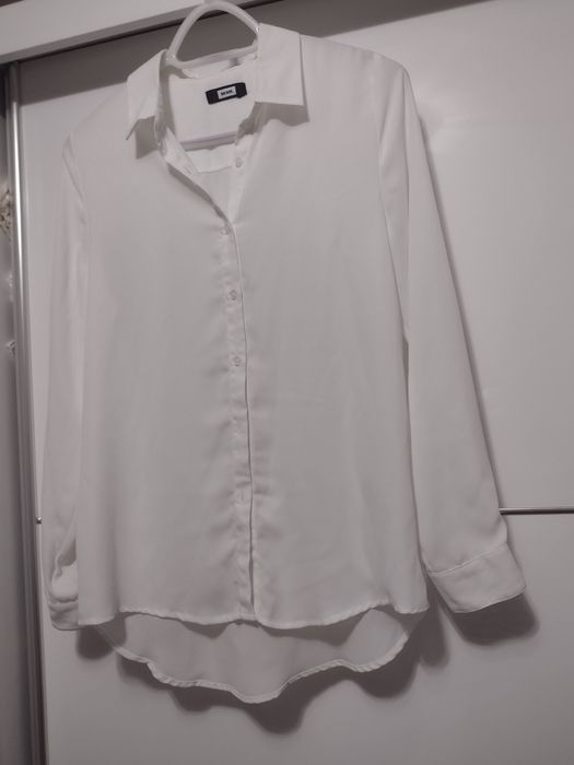 Biała koszula damska długi rękaw lekki zwiewny materiał