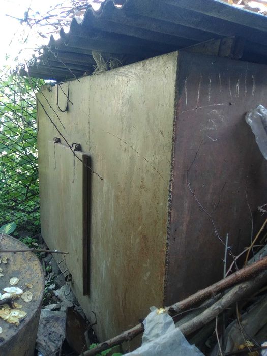 железный ящик  большой