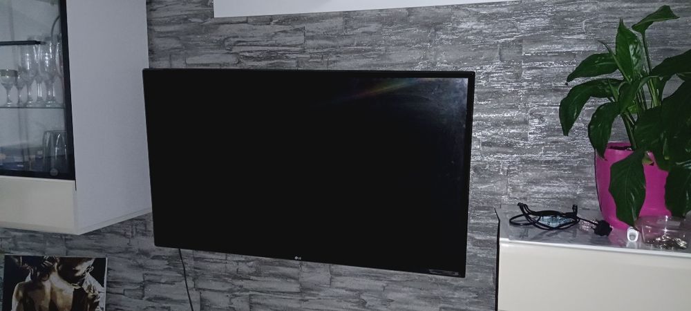 Телевізор LG 43UK6300PLB під ремон