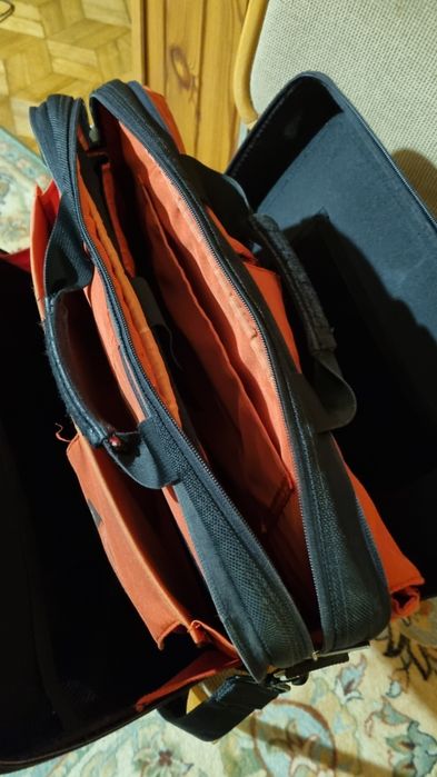 Niezwykle przemyślana torba- teczka Kinetik 15.4