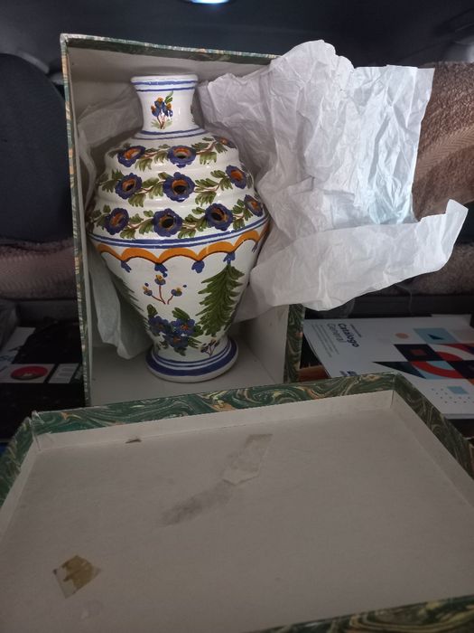 Jarra antiga pintada à mão