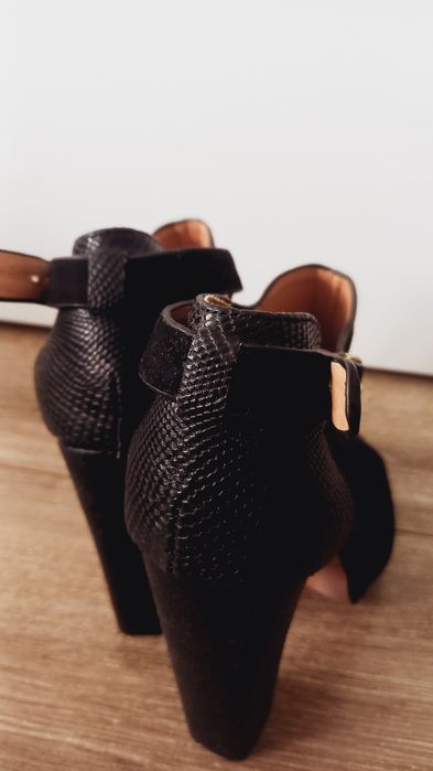 Wyprzedaż, Buty na obcasie H&M roz 36