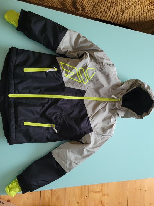 Nowy kombinezon spodnie I kurtka