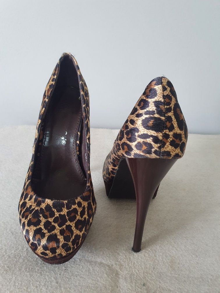 Sapatos tigresa e castanho impec veis Penafiel OLX Portugal